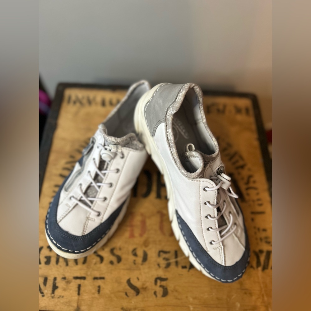 Rieker sneaker / like new - Picture 14 of 14